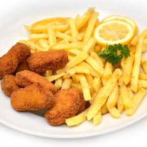 21. Chicken-Nuggets und Pommes Frites